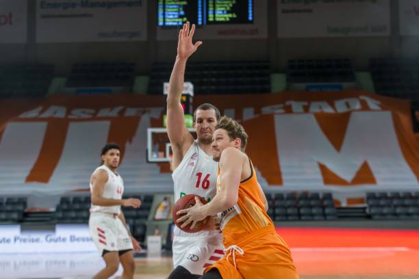 而图多尔更 而图多尔更